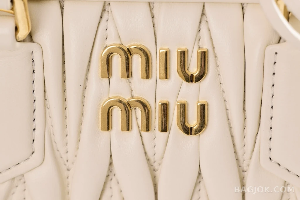 미우미우 MiuMiu 아르카디 마테라쎄 나파 스몰 레더 백 상세 이미지