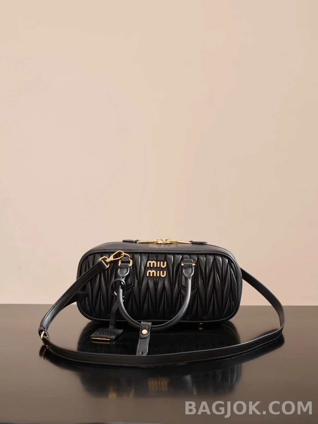 미우미우 MiuMiu 아르카디 마테라쎄 나파 미디움 레더 백 상세 이미지