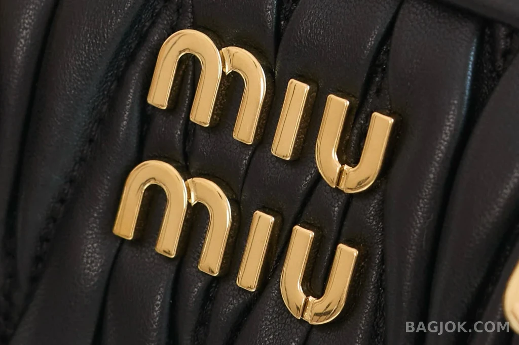 미우미우 MiuMiu 아르카디 마테라쎄 나파 미디움 레더 백 상세 이미지