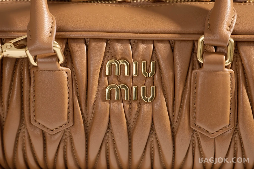 미우미우 MiuMiu 아르카디 마테라쎄 나파 미디움 레더백 상세 이미지