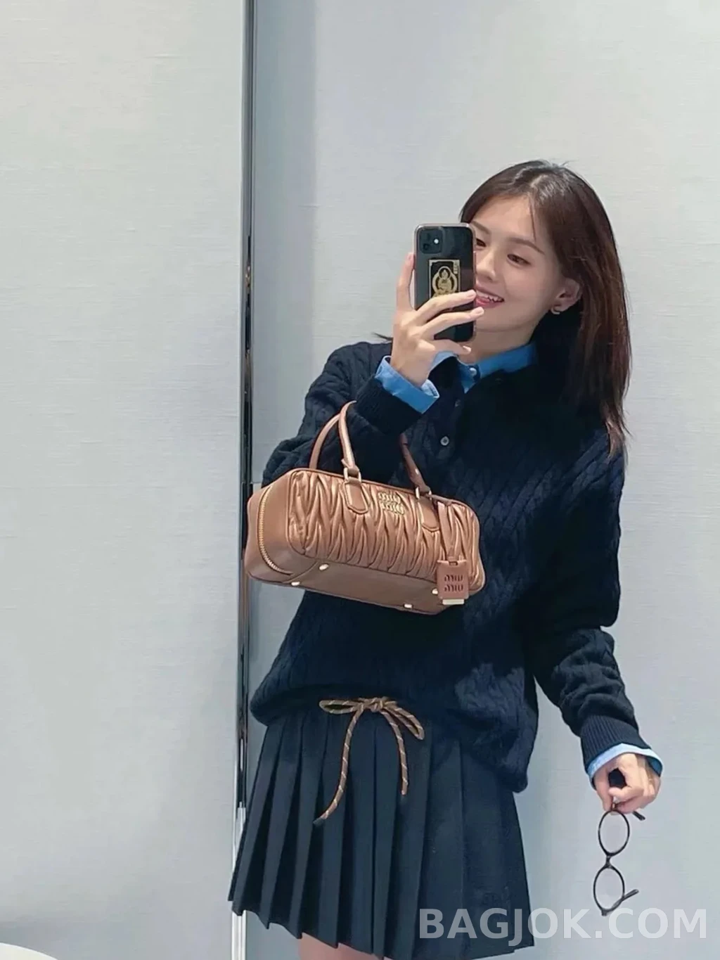 미우미우 MiuMiu 아르카디 마테라쎄 나파 미디움 레더백 상세 이미지