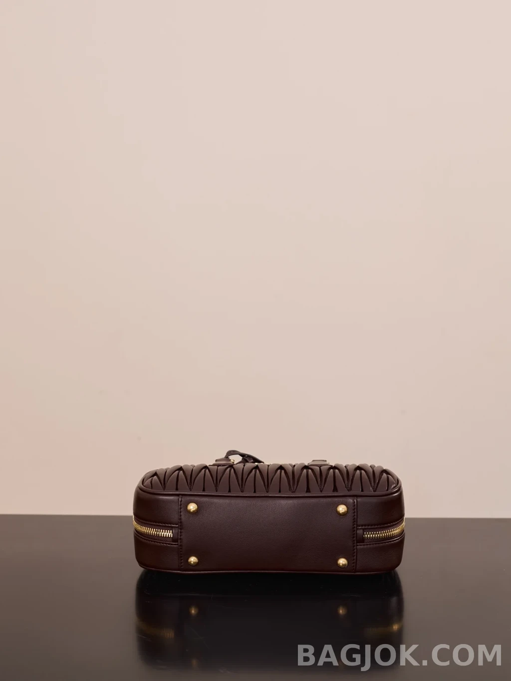 미우미우 MiuMiu 아르카디 마테라쎄 나파 미디움 레더백 상세 이미지