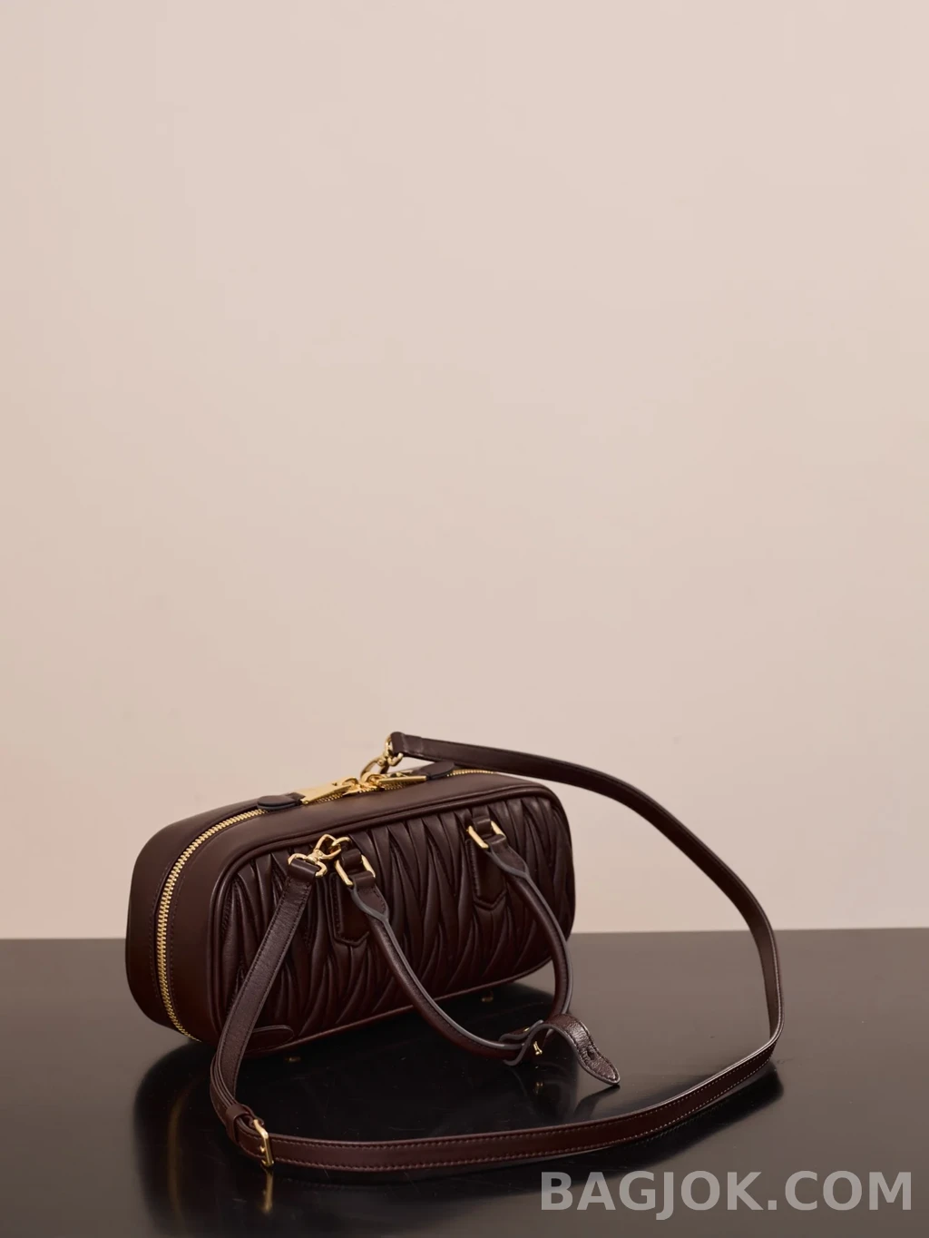 미우미우 MiuMiu 아르카디 마테라쎄 나파 미디움 레더백 상세 이미지