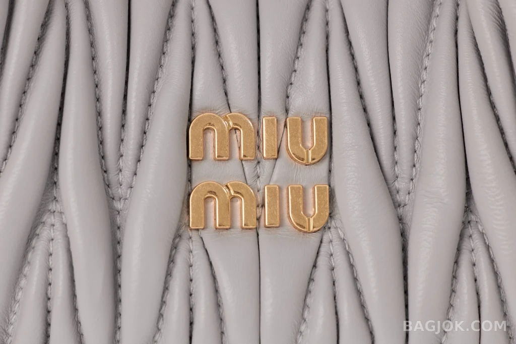 미우미우 MiuMiu 완더 마테라쎄 나파 가죽 호보 미니 백 상세 이미지