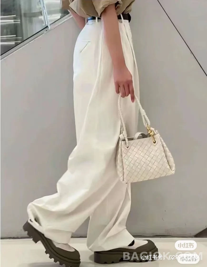 보테가베네타 Bottega Veneta 파라슈트 숄더백 스몰 상세 이미지
