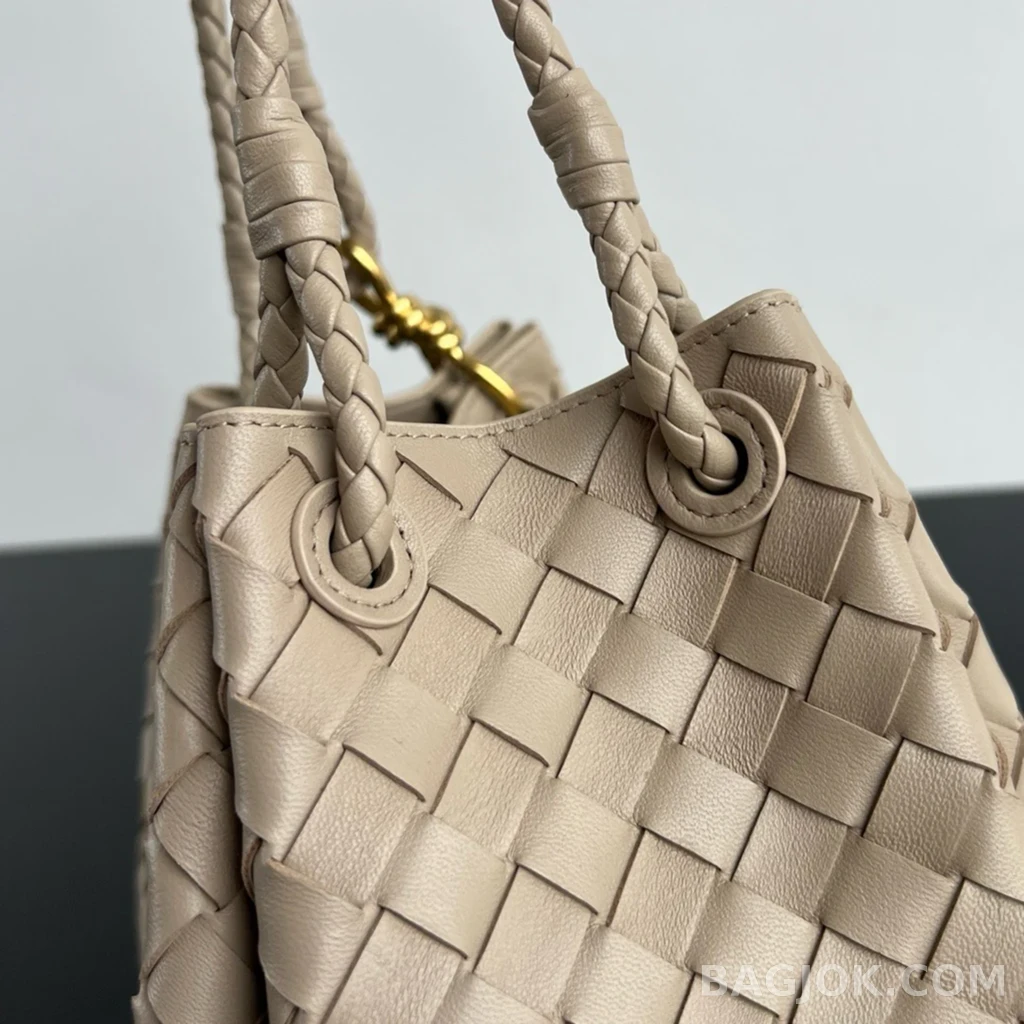 보테가베네타 Bottega Veneta 파라슈트 숄더백 미디움 상세 이미지