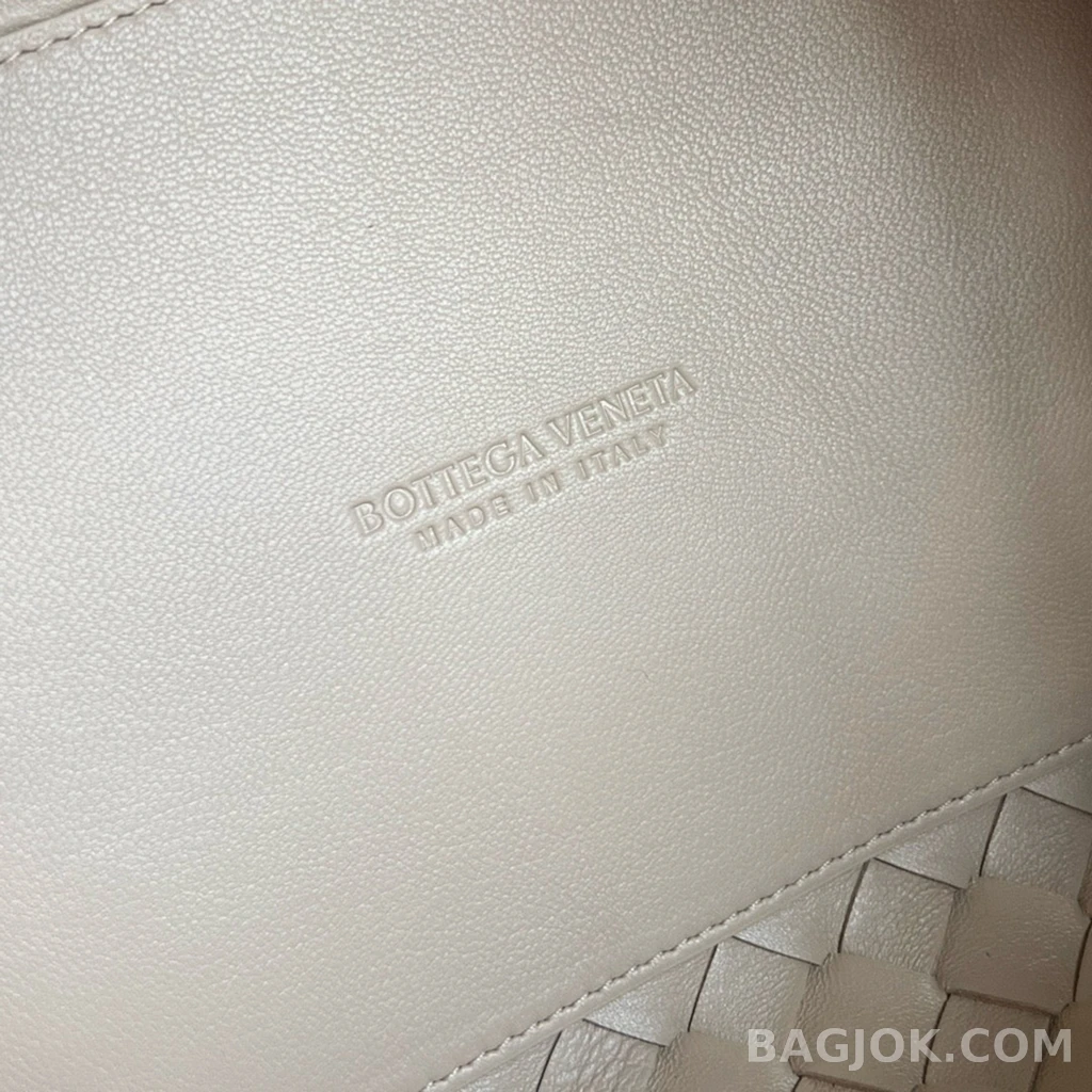 보테가베네타 Bottega Veneta 파라슈트 숄더백 미디움 상세 이미지