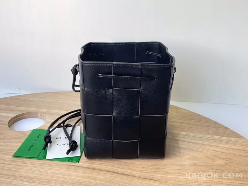 보테가베네타 Bottega Veneta 카세트 버킷백 스몰 상세 이미지
