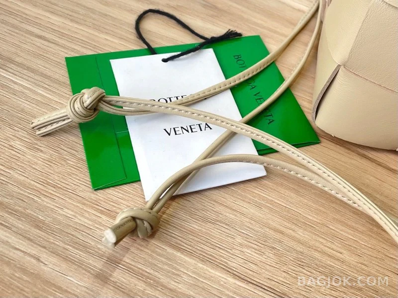 보테가베네타 Bottega Veneta 카세트 버킷백 스몰 상세 이미지
