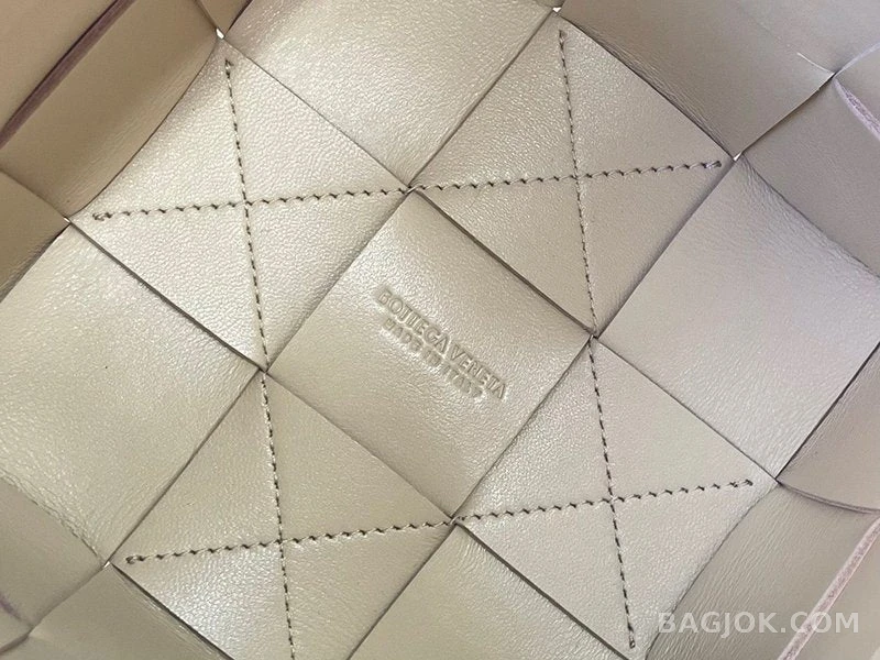 보테가베네타 Bottega Veneta 카세트 버킷백 스몰 상세 이미지