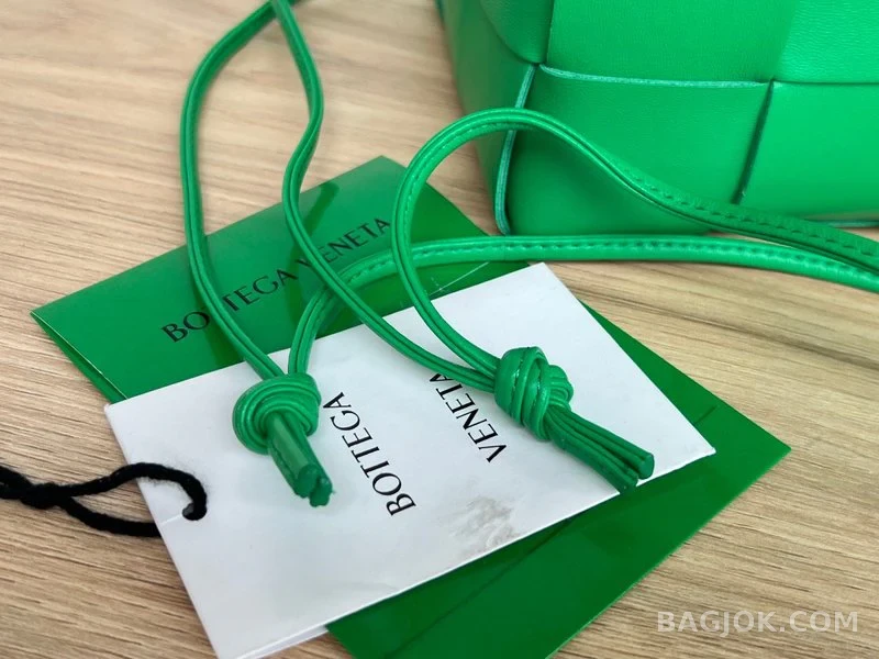 보테가베네타 Bottega Veneta 카세트 버킷백 스몰 상세 이미지