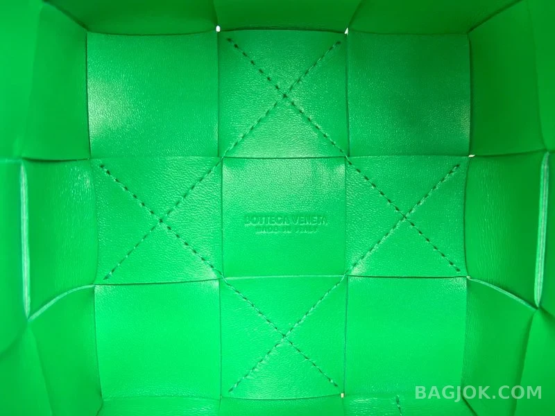 보테가베네타 Bottega Veneta 카세트 버킷백 스몰 상세 이미지
