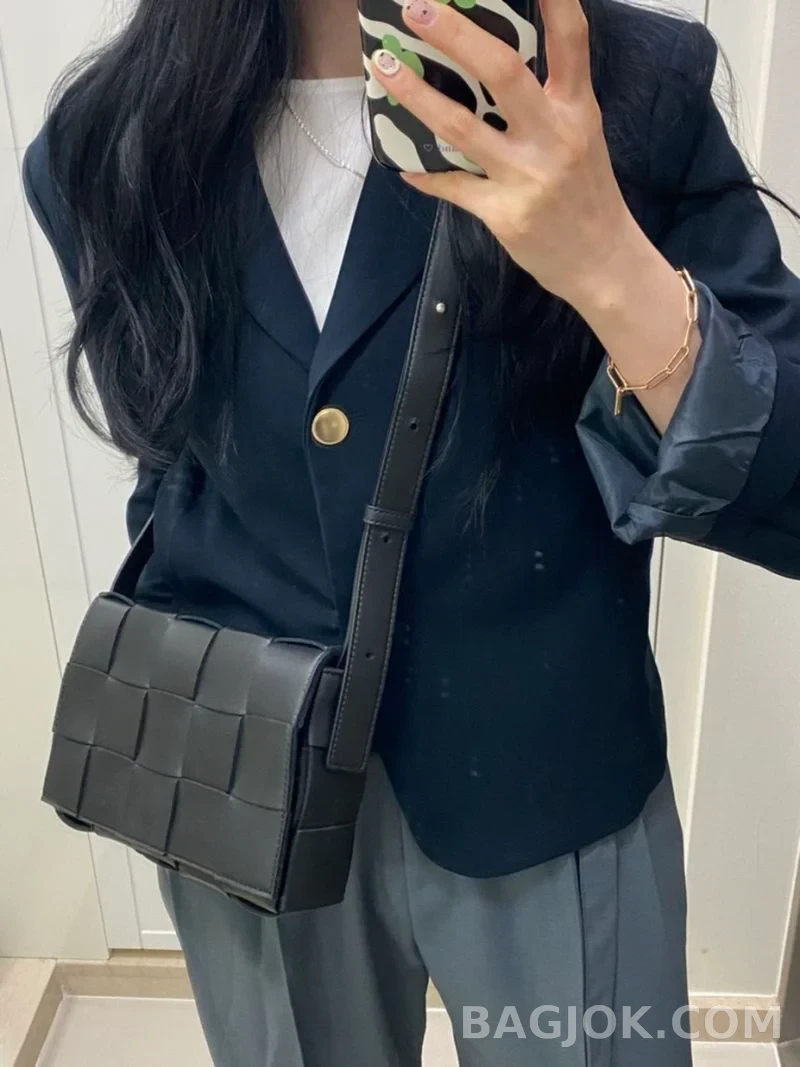 보테가베네타 Bottega Veneta 카세트백 상세 이미지