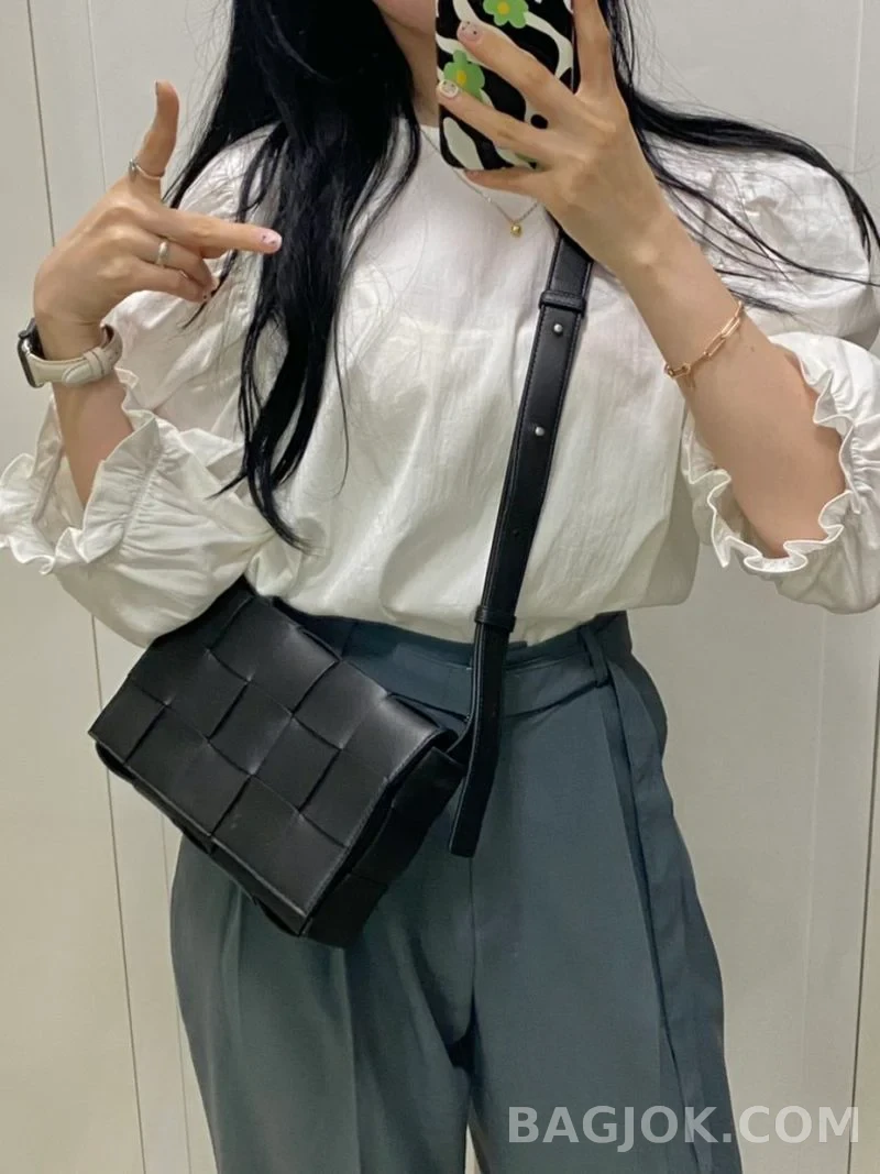 보테가베네타 Bottega Veneta 카세트백 상세 이미지