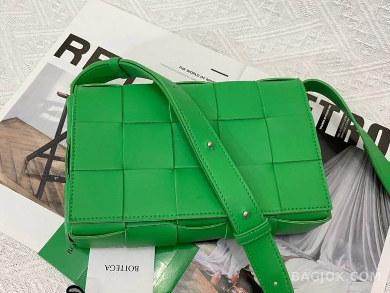 보테가베네타 Bottega Veneta 카세트백 상세 이미지