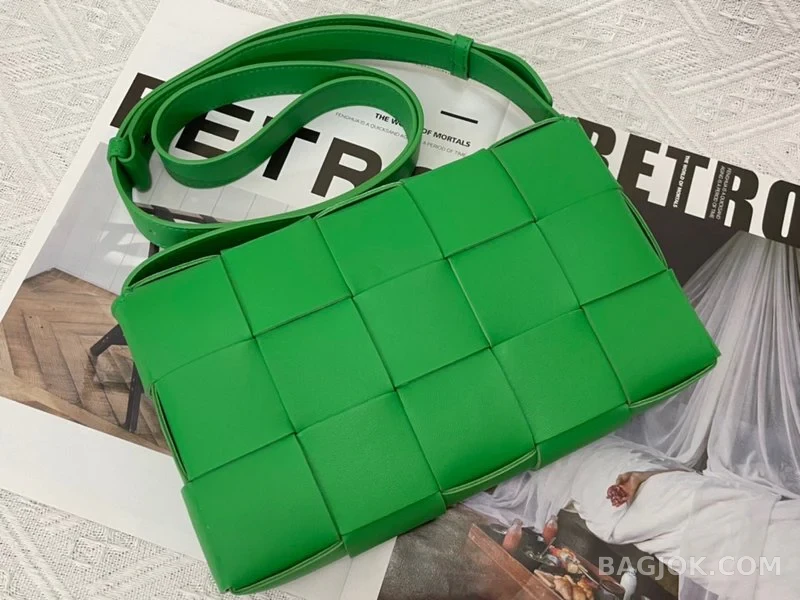 보테가베네타 Bottega Veneta 카세트백 상세 이미지
