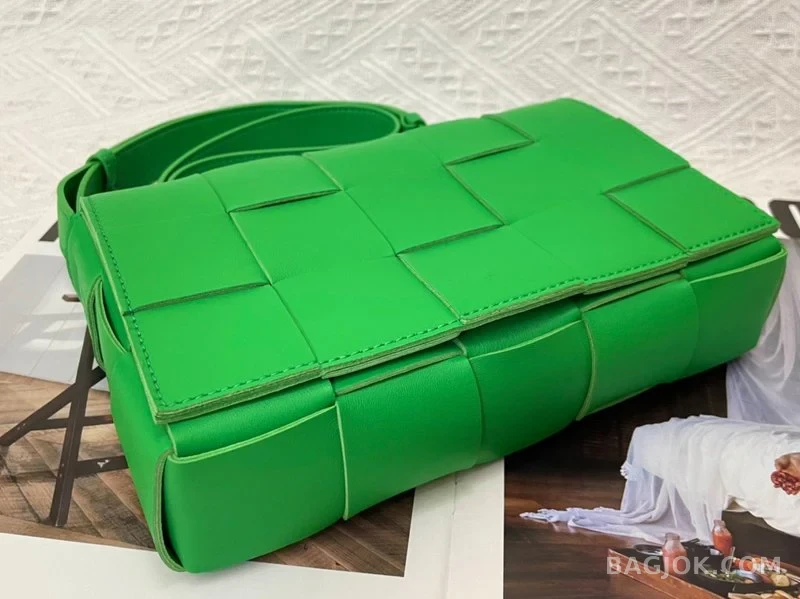 보테가베네타 Bottega Veneta 카세트백 상세 이미지
