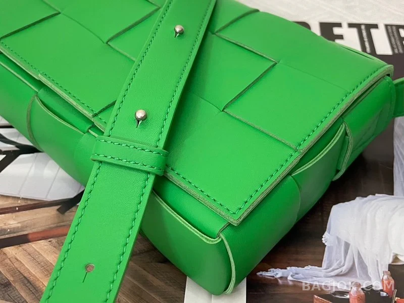 보테가베네타 Bottega Veneta 카세트백 상세 이미지