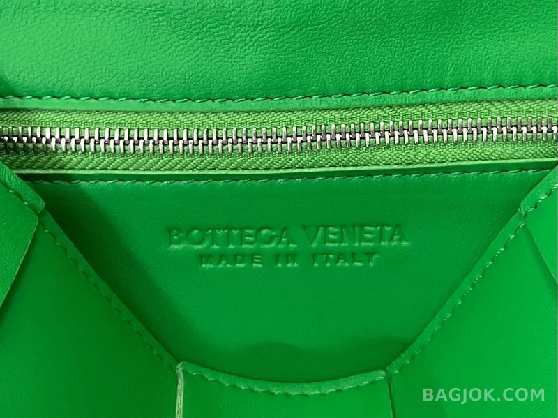 보테가베네타 Bottega Veneta 카세트백 상세 이미지
