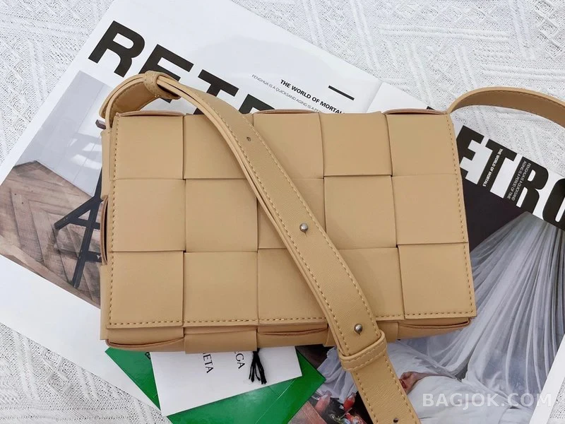 보테가베네타 Bottega Veneta 카세트백 상세 이미지