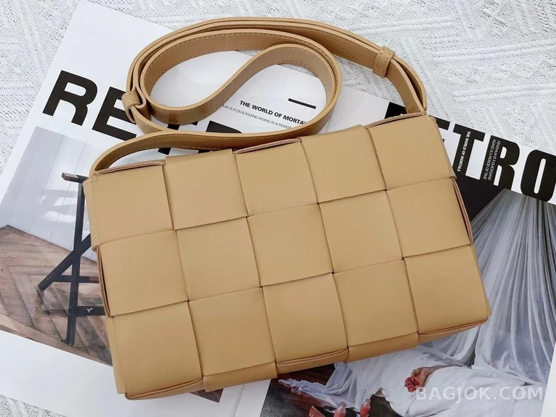보테가베네타 Bottega Veneta 카세트백 상세 이미지