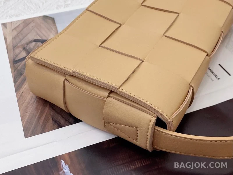 보테가베네타 Bottega Veneta 카세트백 상세 이미지