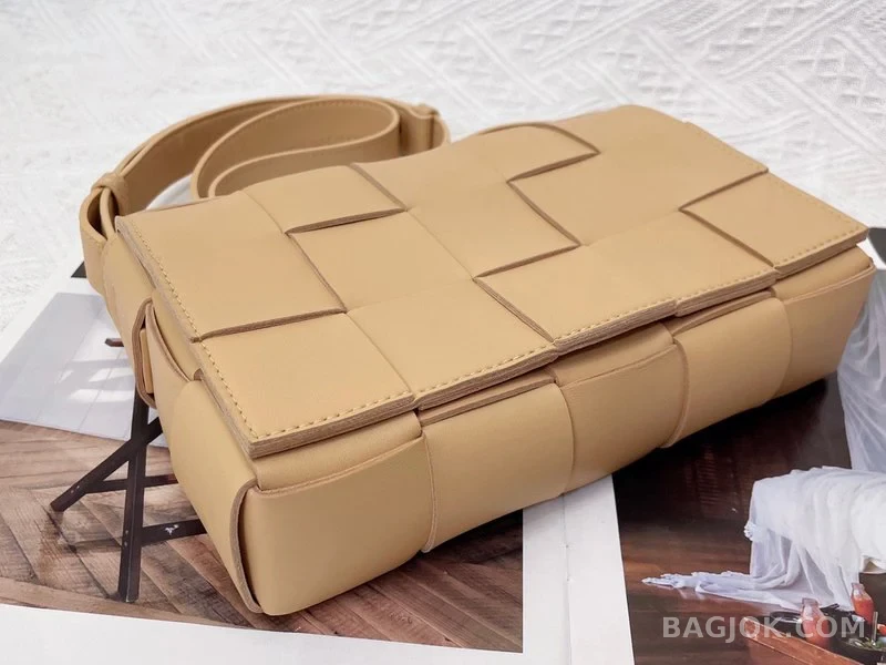 보테가베네타 Bottega Veneta 카세트백 상세 이미지