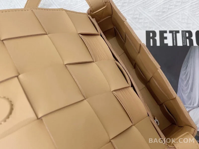 보테가베네타 Bottega Veneta 카세트백 상세 이미지