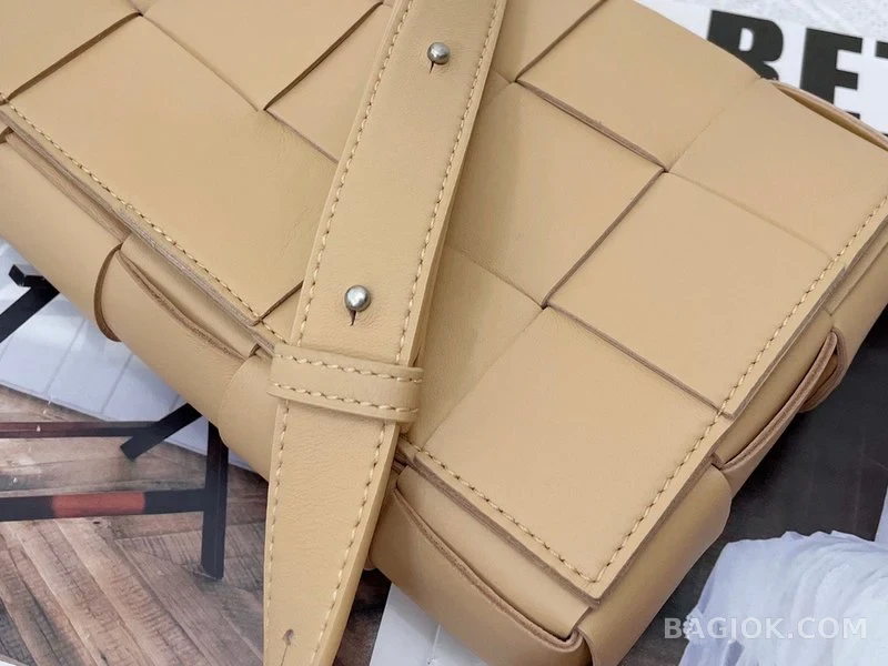 보테가베네타 Bottega Veneta 카세트백 상세 이미지