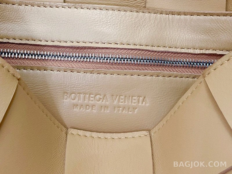 보테가베네타 Bottega Veneta 카세트백 상세 이미지