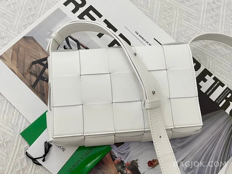 보테가베네타 Bottega Veneta 카세트백 상세 이미지