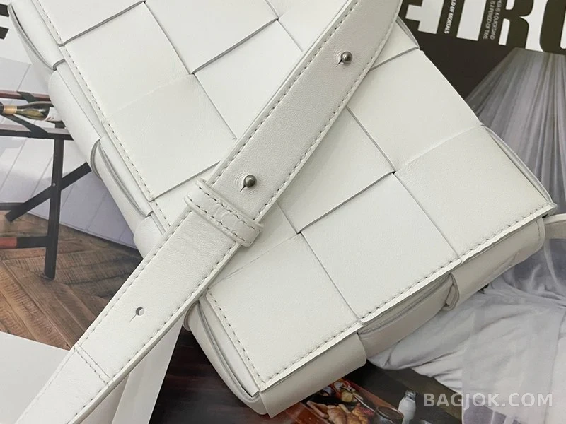 보테가베네타 Bottega Veneta 카세트백 상세 이미지