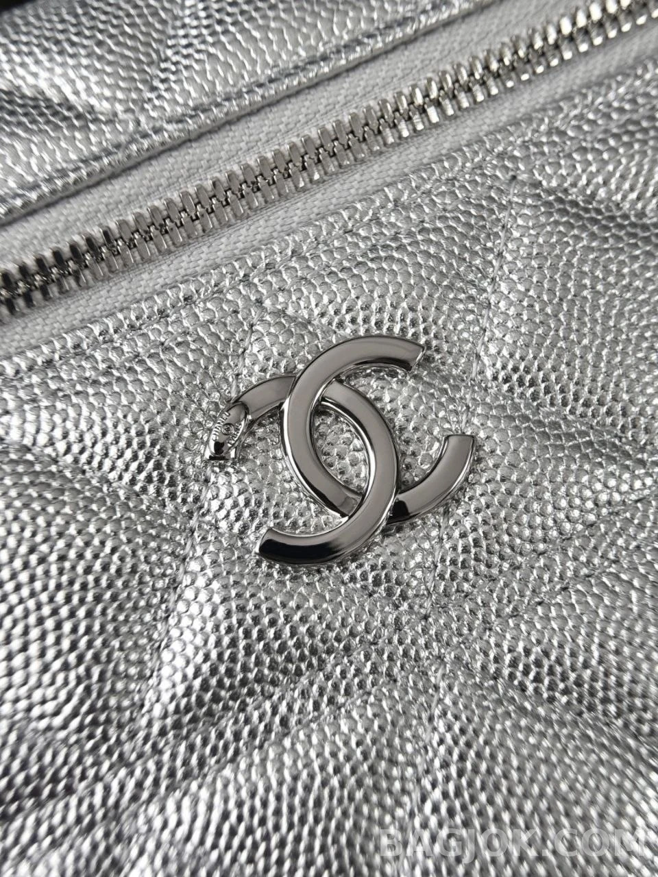 샤넬 Chanel 26c 메탈릭 램스킨 탑핸들 베니티 케이스 상세 이미지