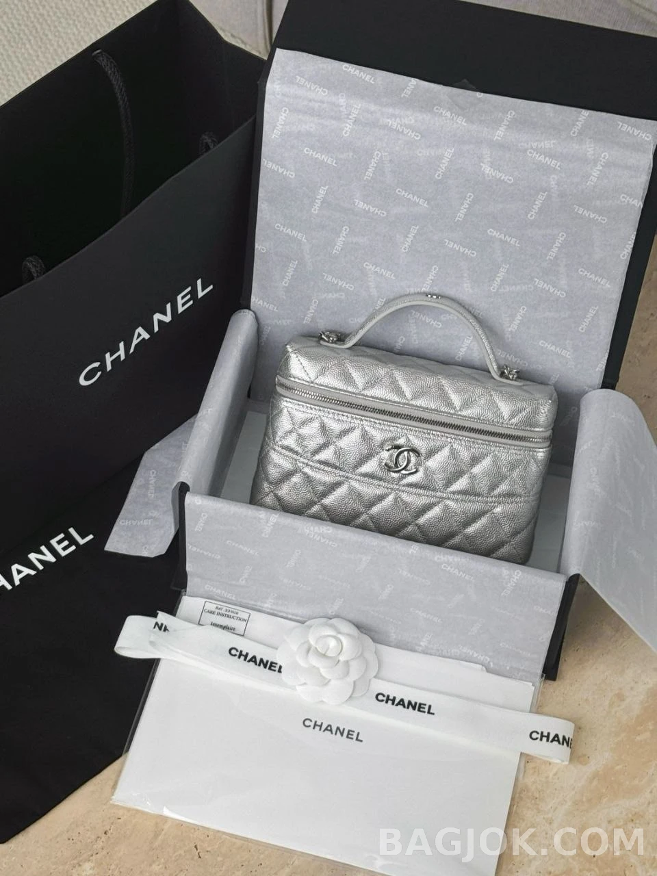 샤넬 Chanel 26c 메탈릭 램스킨 탑핸들 베니티 케이스 상세 이미지