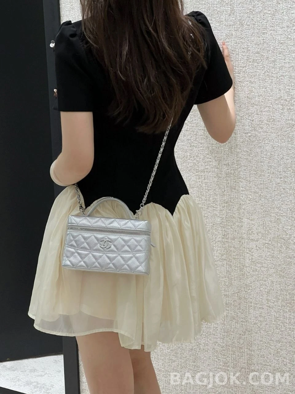 샤넬 Chanel 26c 메탈릭 램스킨 탑핸들 베니티 케이스 상세 이미지