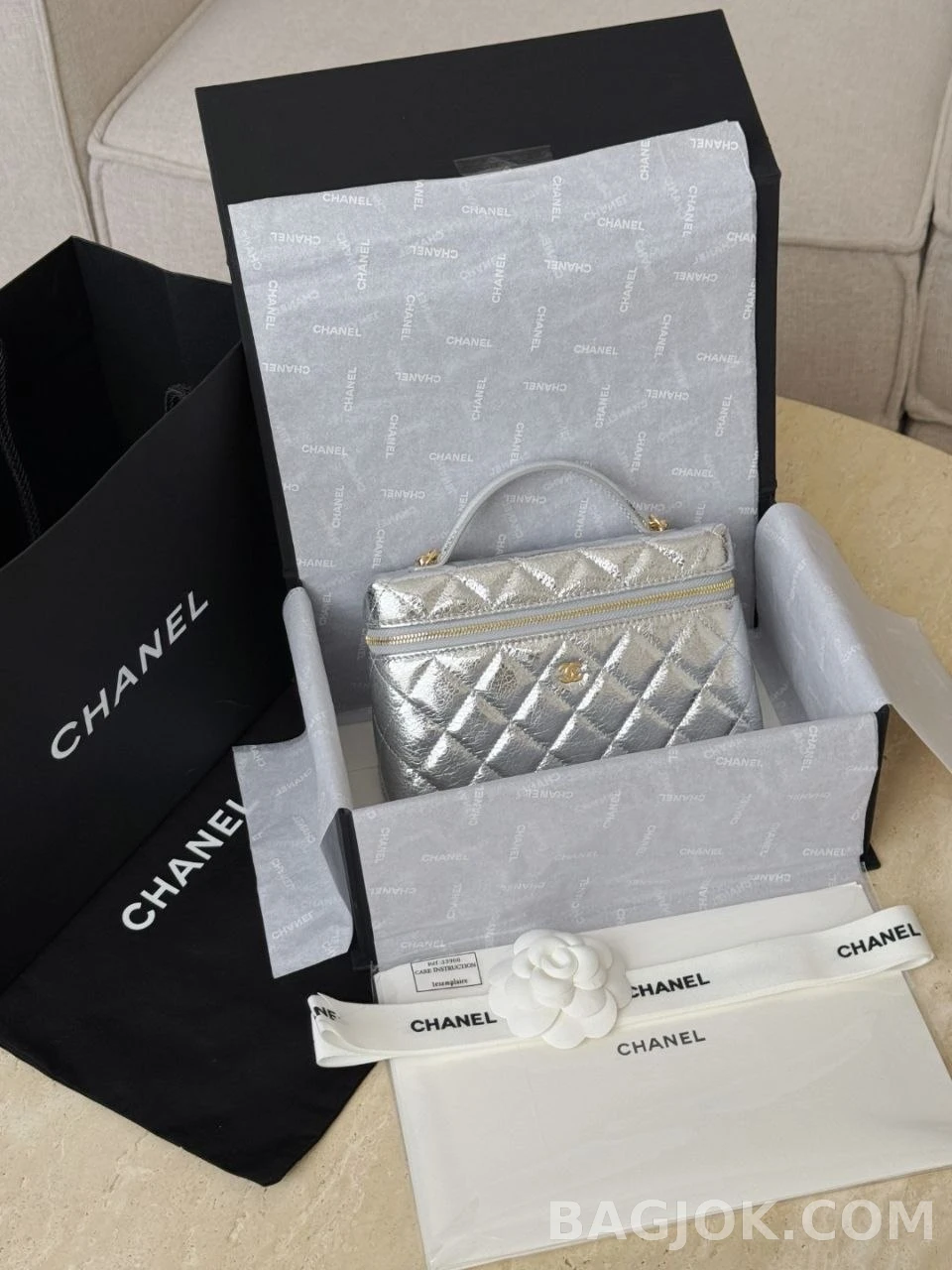 샤넬 Chanel 26x 홀리데이 실버 탑핸들 베니티 케이스 상세 이미지