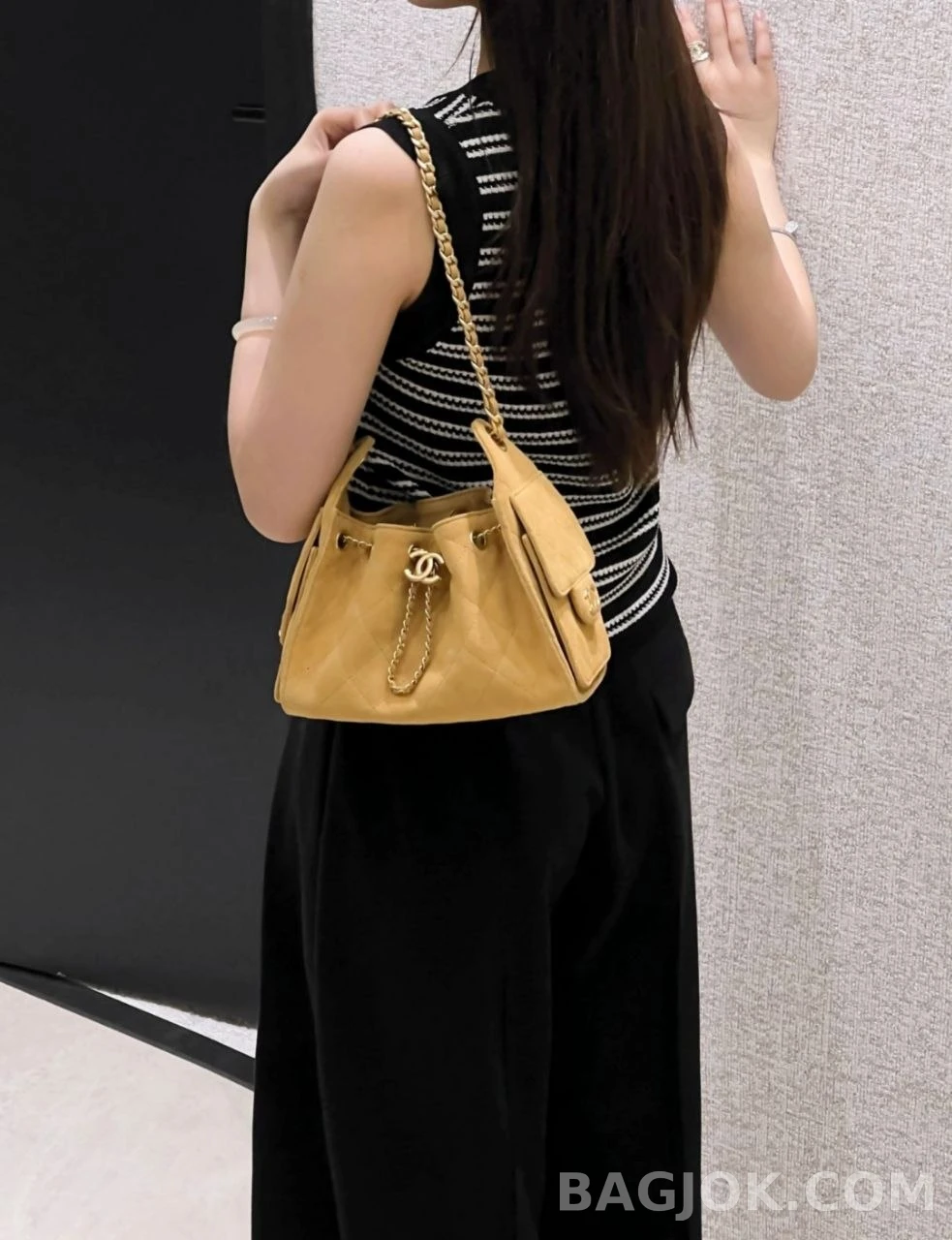 샤넬 Chanel 26C 호보백 미니 스웨이드 상세 이미지