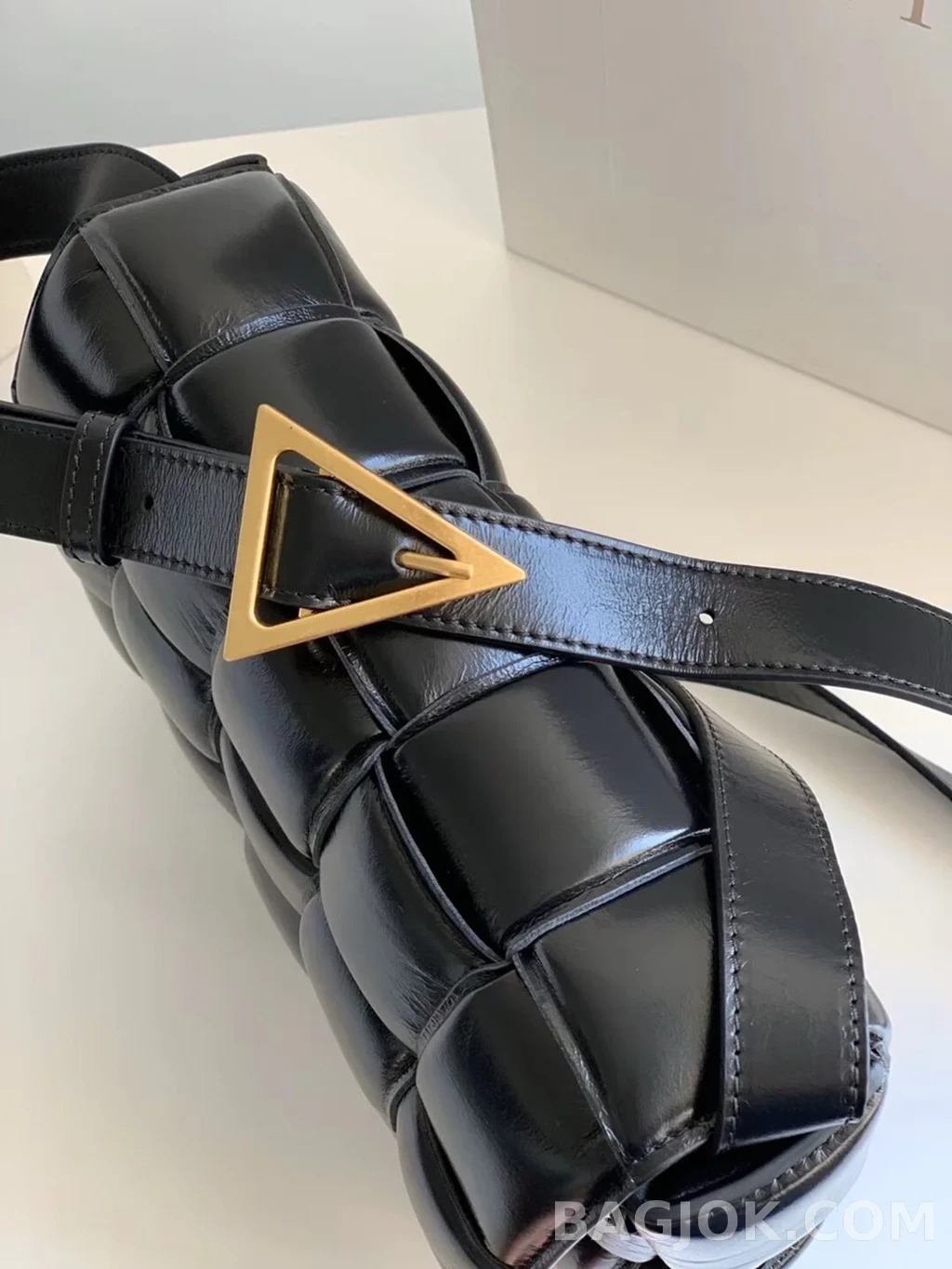 보테가베네타 Bottega Veneta 패딩 카세트백 상세 이미지