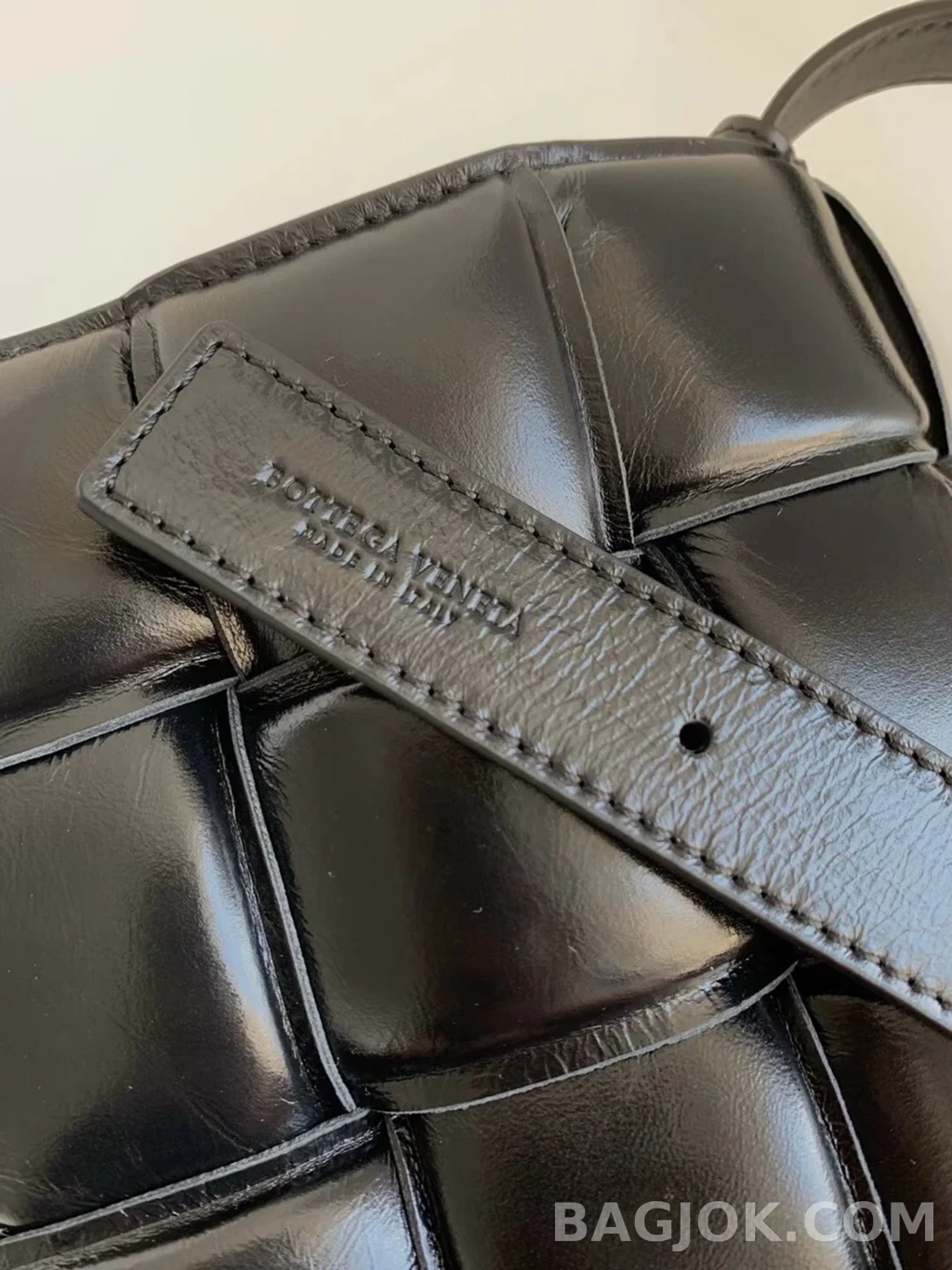 보테가베네타 Bottega Veneta 패딩 카세트백 상세 이미지