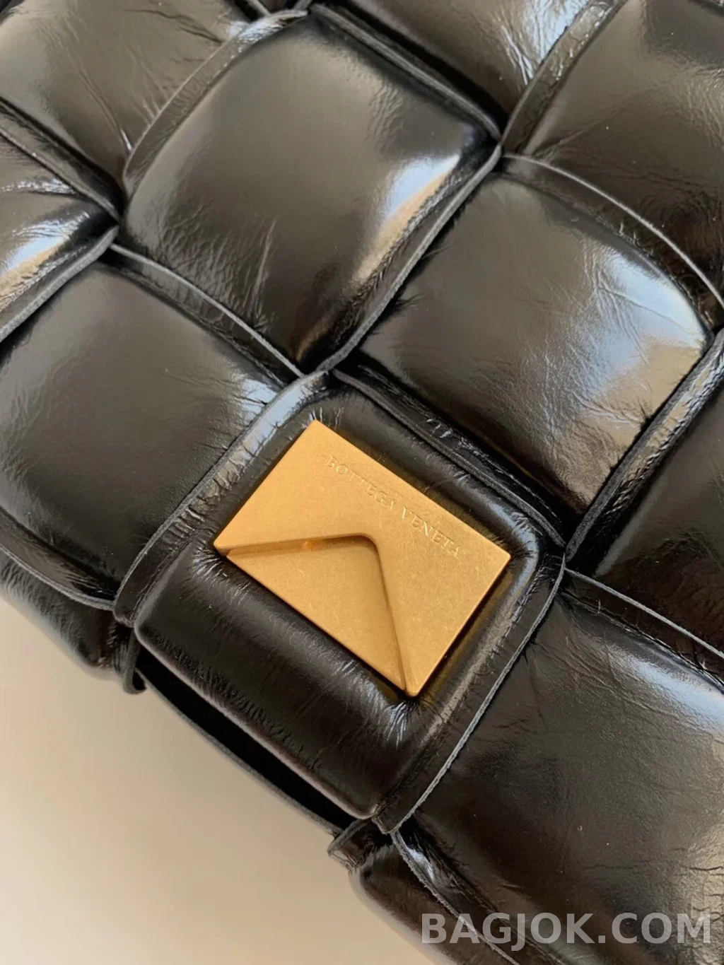 보테가베네타 Bottega Veneta 패딩 카세트백 상세 이미지