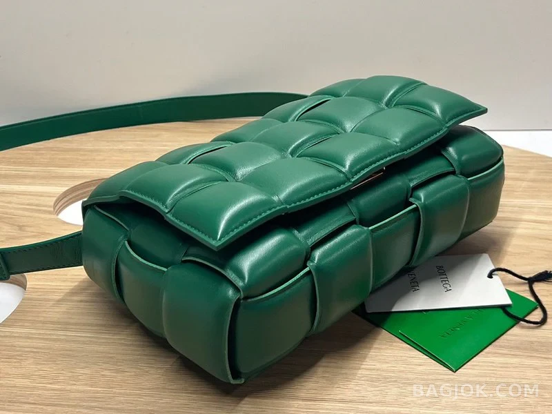 보테가베네타 Bottega Veneta 패딩 카세트백 상세 이미지
