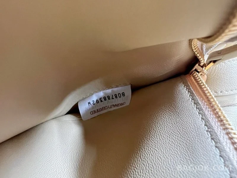 보테가베네타 Bottega Veneta 패딩 카세트백 상세 이미지