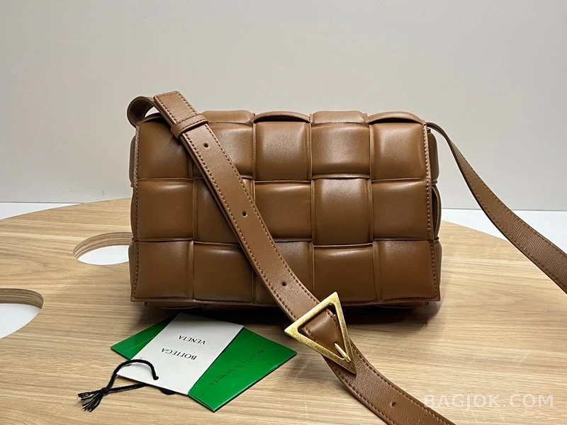 보테가베네타 Bottega Veneta 패딩 카세트백 상세 이미지