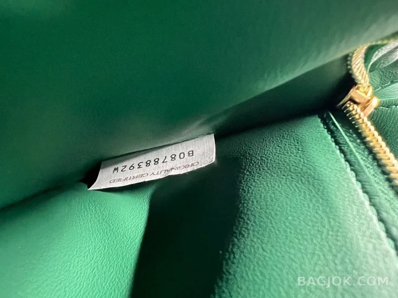 보테가베네타 Bottega Veneta 패딩 카세트백 상세 이미지