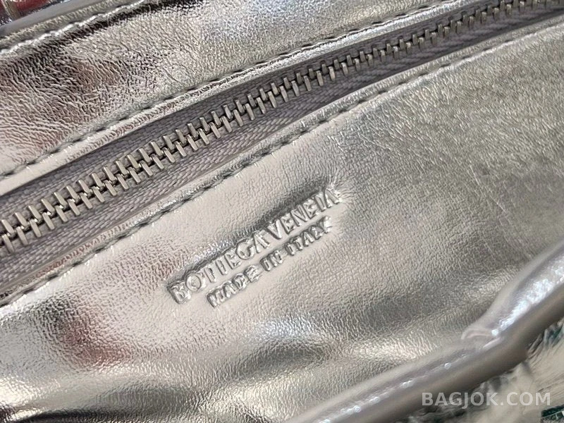 보테가베네타 Bottega Veneta 패딩 카세트백 상세 이미지