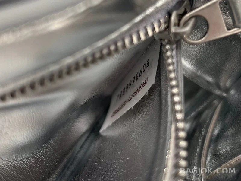 보테가베네타 Bottega Veneta 패딩 카세트백 상세 이미지