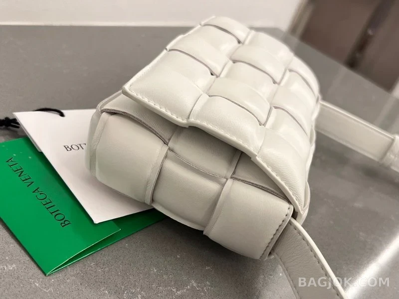 보테가베네타 Bottega Veneta 패딩 카세트백 상세 이미지