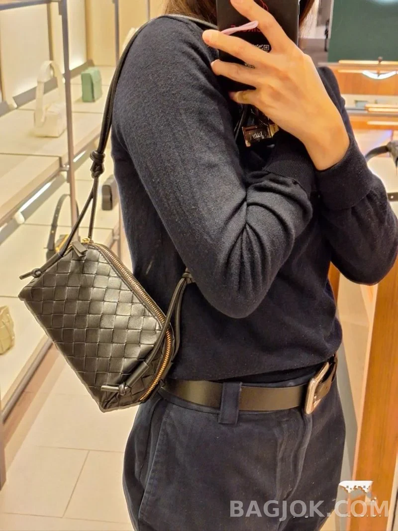 보테가베네타 Bottega Veneta 콘서트 파우치 상세 이미지