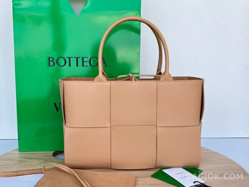 보테가베네타 Bottega Veneta 아르코 토트백 미디움 상세 이미지