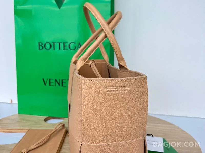 보테가베네타 Bottega Veneta 아르코 토트백 미디움 상세 이미지
